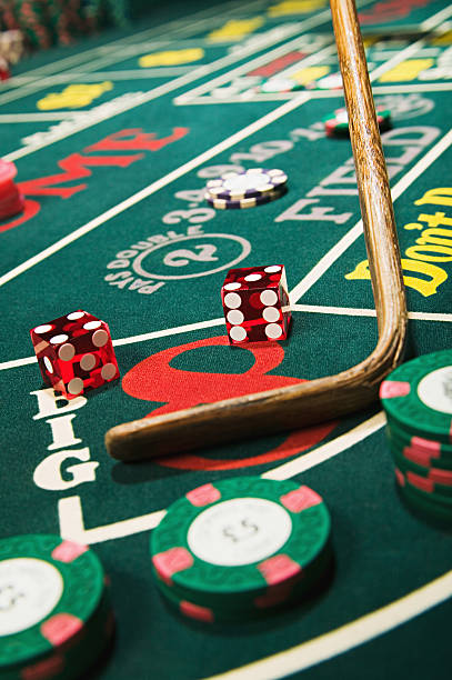 Starburst slot game interface showing jewel symbols and expanding wild feature